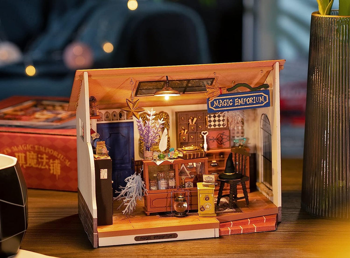Rolife Kit de Casa en Miniatura - Kiki's Magic Emporium