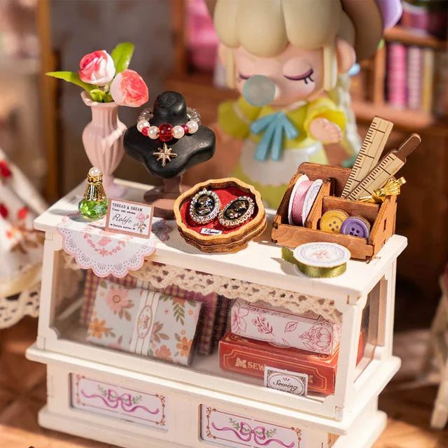 Miniatura Taller de Costura Vintage - Elsa's Tailoring DIY (Rolife DG178)