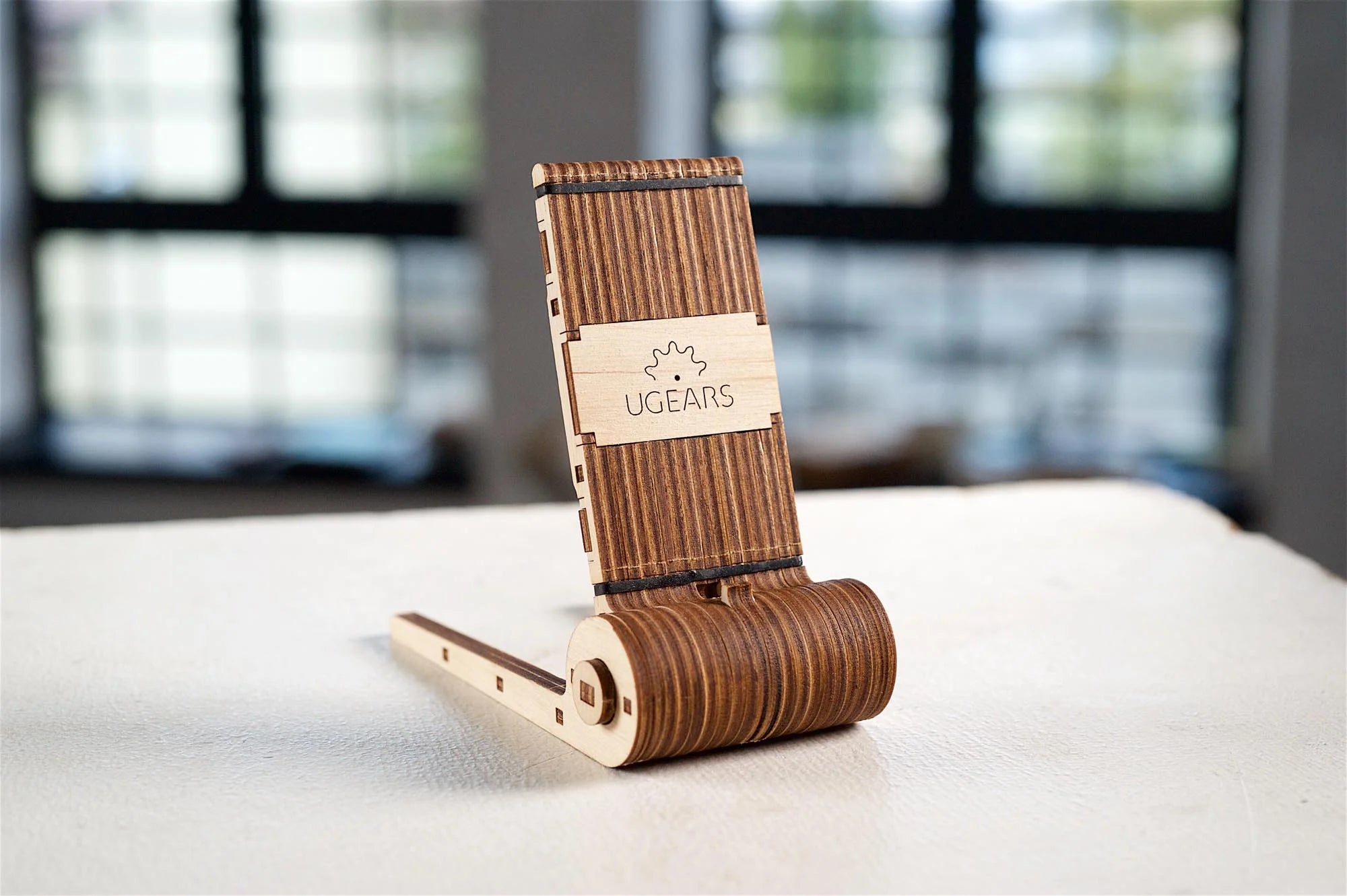 Ugears Porta Celular Plegable | Soporte 3D de Madera
