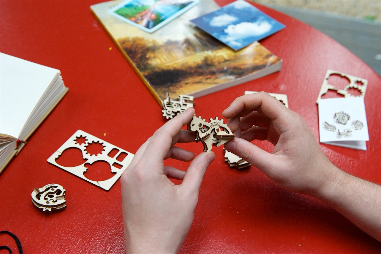Ugears U-Fidgets Tribiks | Set de 4 Mini Modelos Mecánicos
