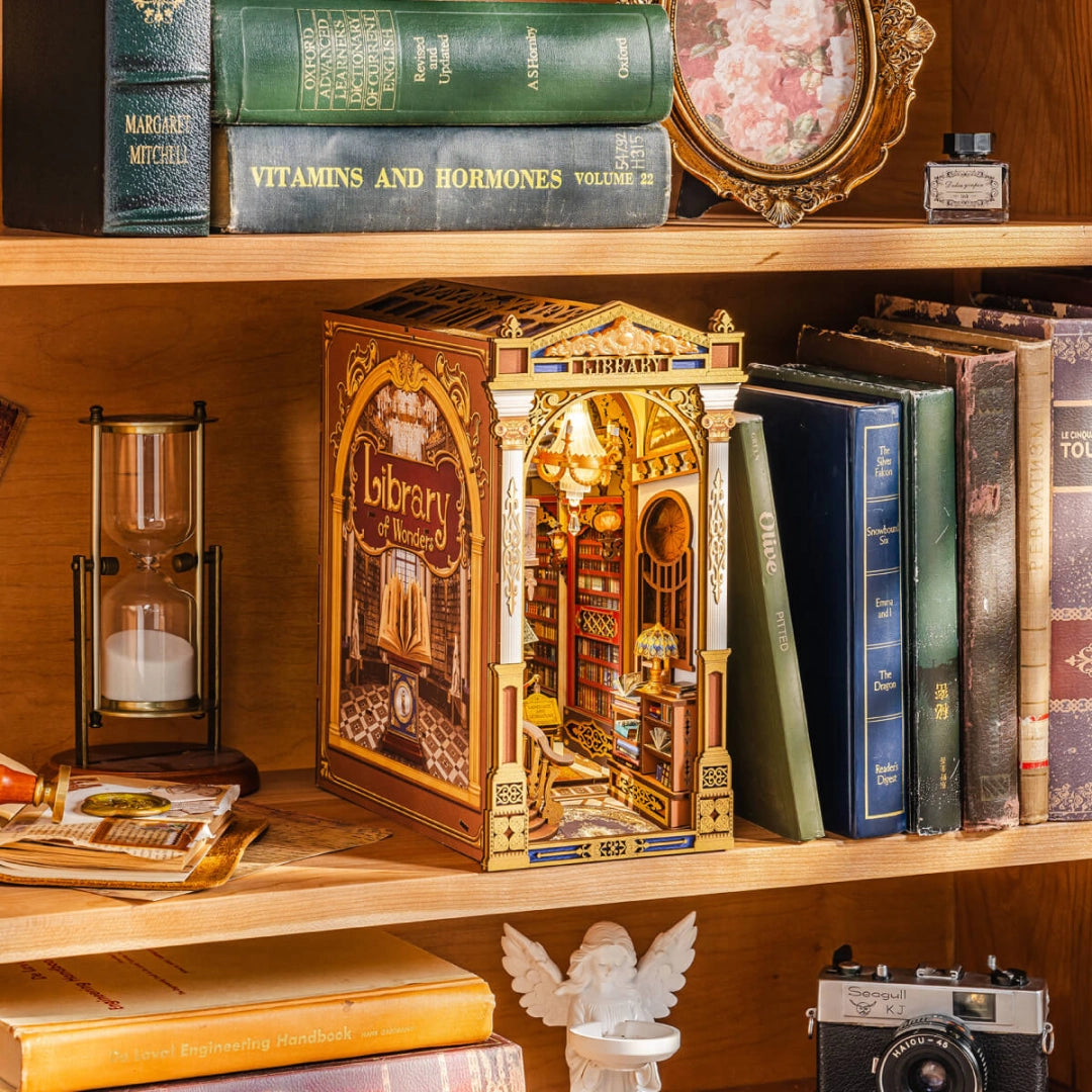 Separador de libros - Library of Wonders - Booknook  (TGB16)