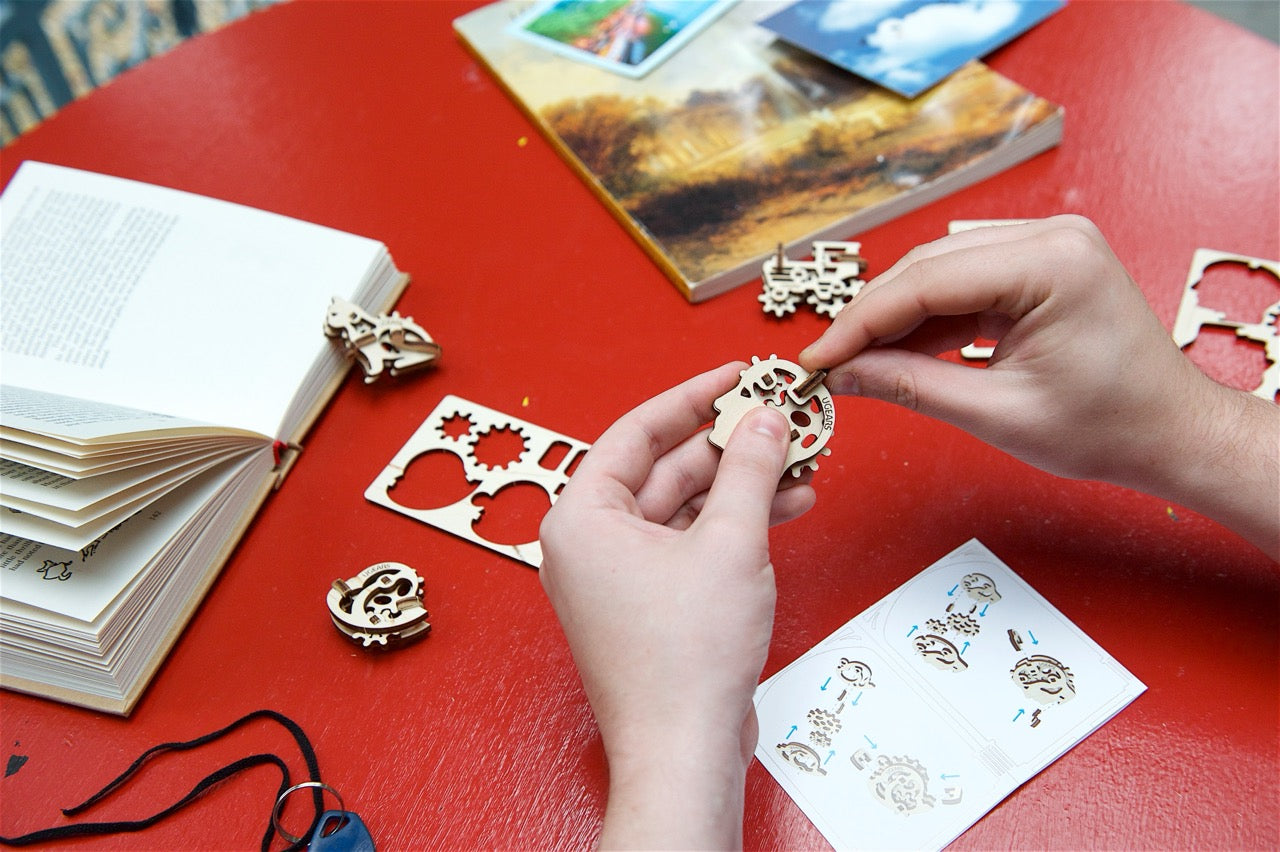 Ugears U-Fidgets Tribiks | Set de 4 Mini Modelos Mecánicos