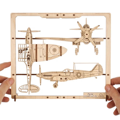 Ugears Avión de Combate 2.5D | Puzzle de Madera con Partes Móviles