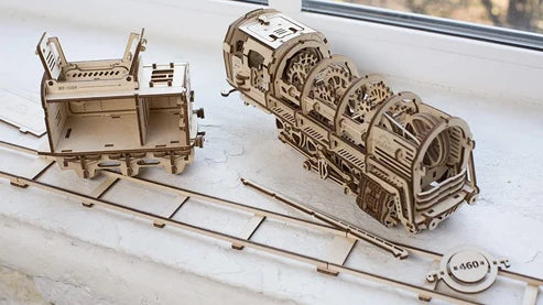Ugears Locomotora a Vapor con Ténder | Maqueta Mecánica 3D de Madera