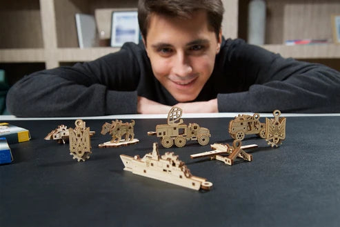 Ugears U-Fidgets Invencibles | Set de 4 Mini Modelos de Madera