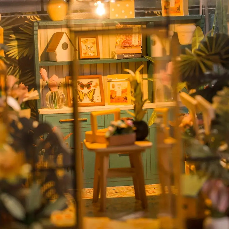 Casa Miniatura DIY “Invernadero de Cristal” – Jardín Interior con Luces LED PC2306