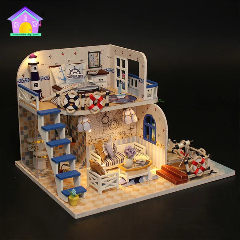 Casa Miniatura DIY “Blue Coast” – Cabaña Costera de Madera con Luces LED M032