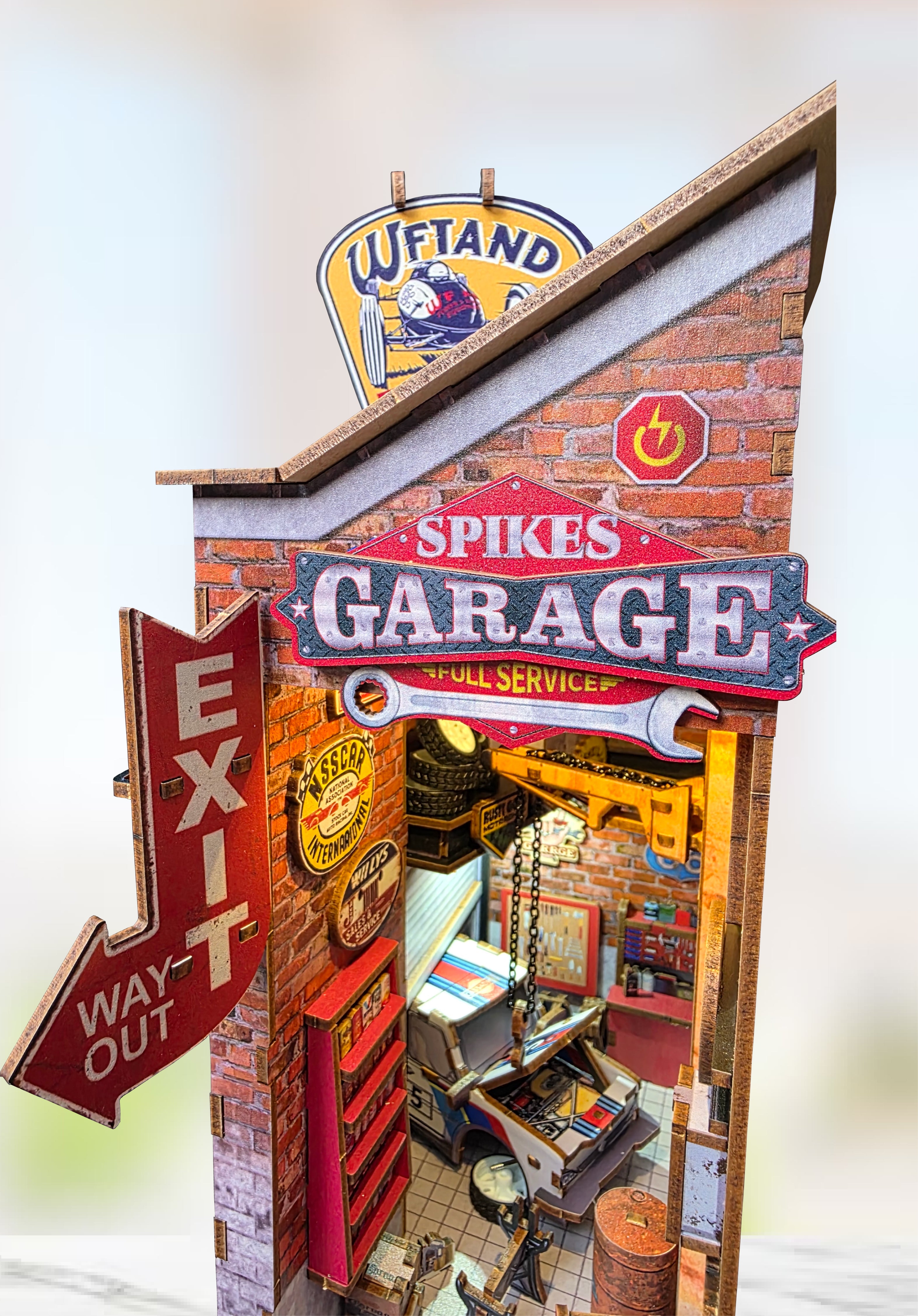 Spike's Garage – Separador de Libros de Taller Mecánico Luz