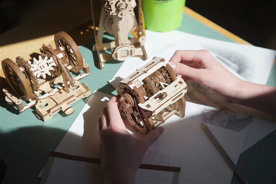 Caja de Cambios Mecánica - Maqueta de Madera Educativa (Ugears)