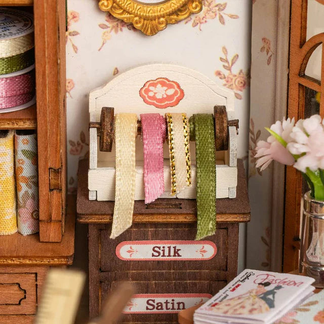 Miniatura Taller de Costura Vintage - Elsa's Tailoring DIY (Rolife DG178)