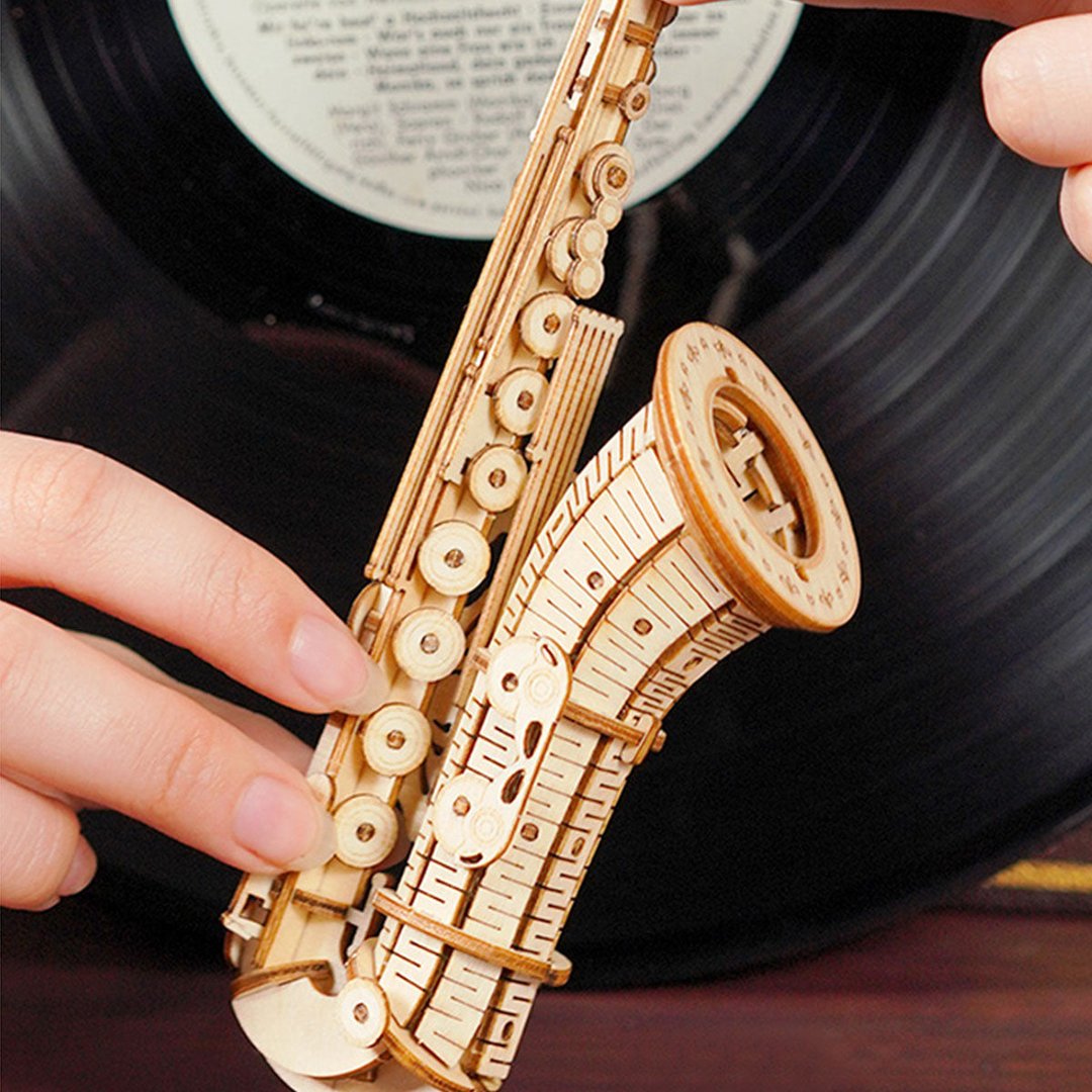 Saxofón armable de madera - Robotime