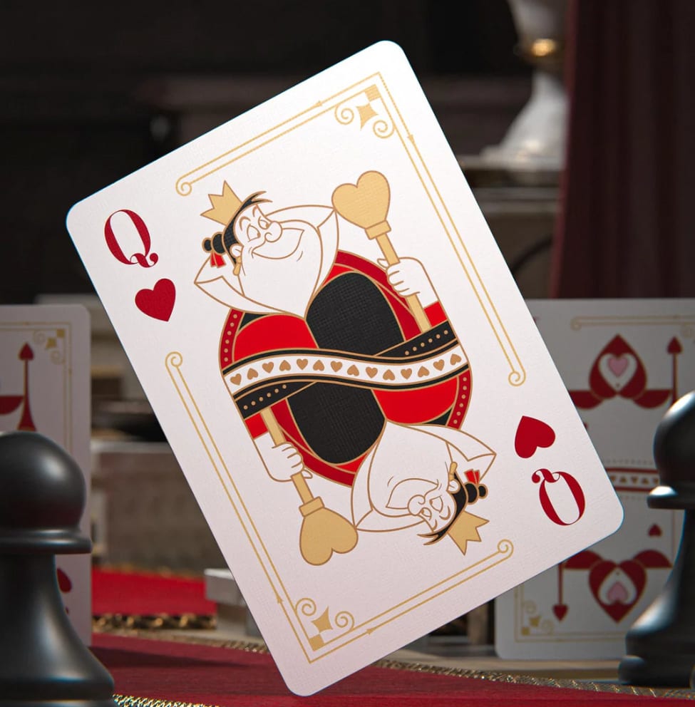 BICYCLE® Alice in Wonderland - Naipes Premium Reina de Corazones