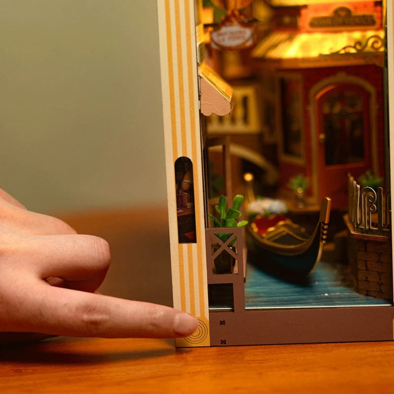 Booknook 3D "Romantic Venice" - Maqueta para Armar (Rolife)